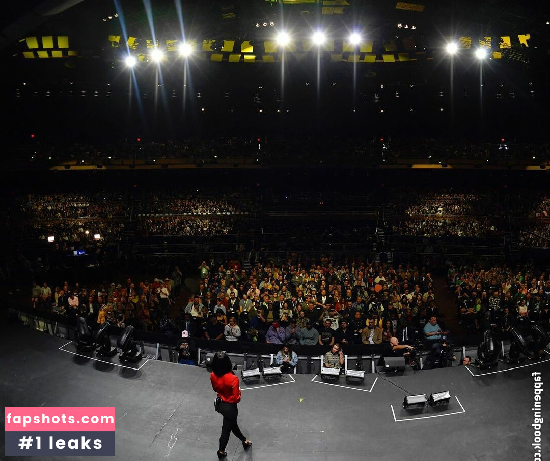 Megan Olivi gallery photo #14