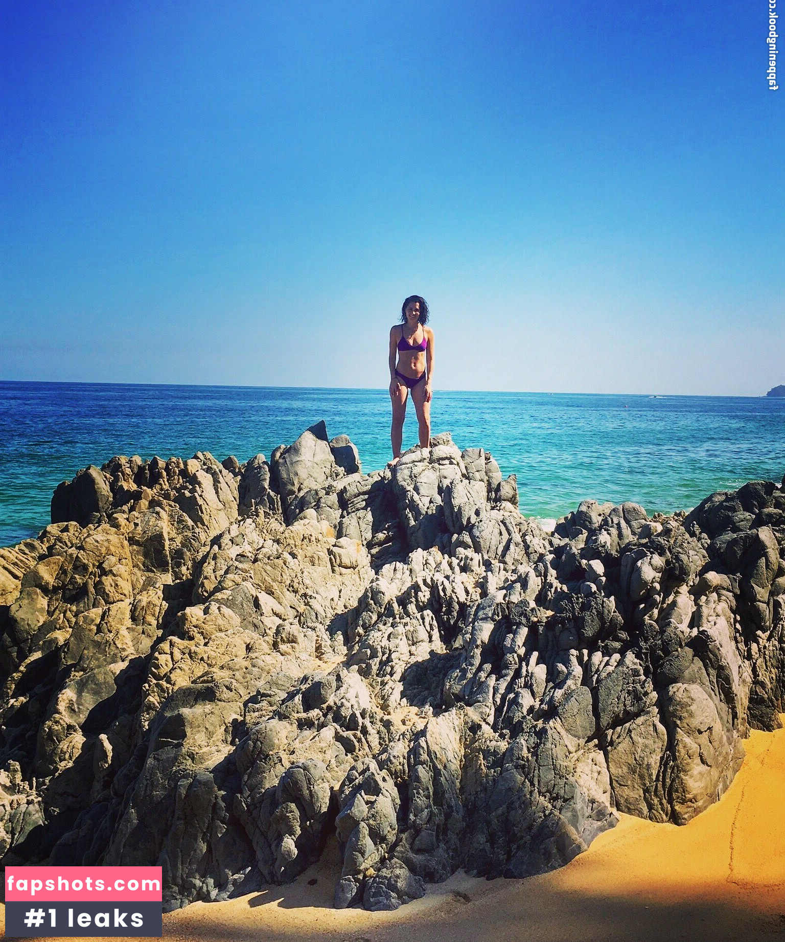 Megan Olivi gallery photo #21