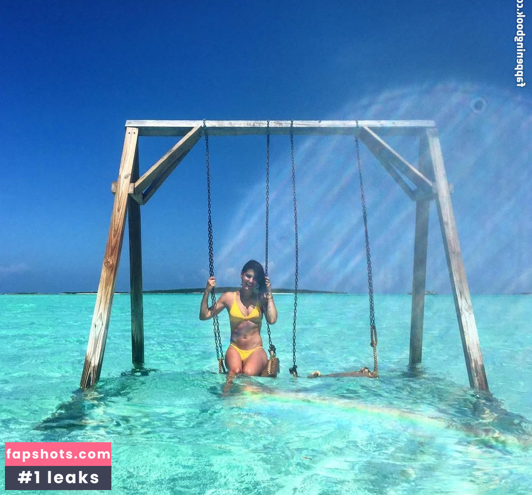 Megan Olivi gallery photo #26