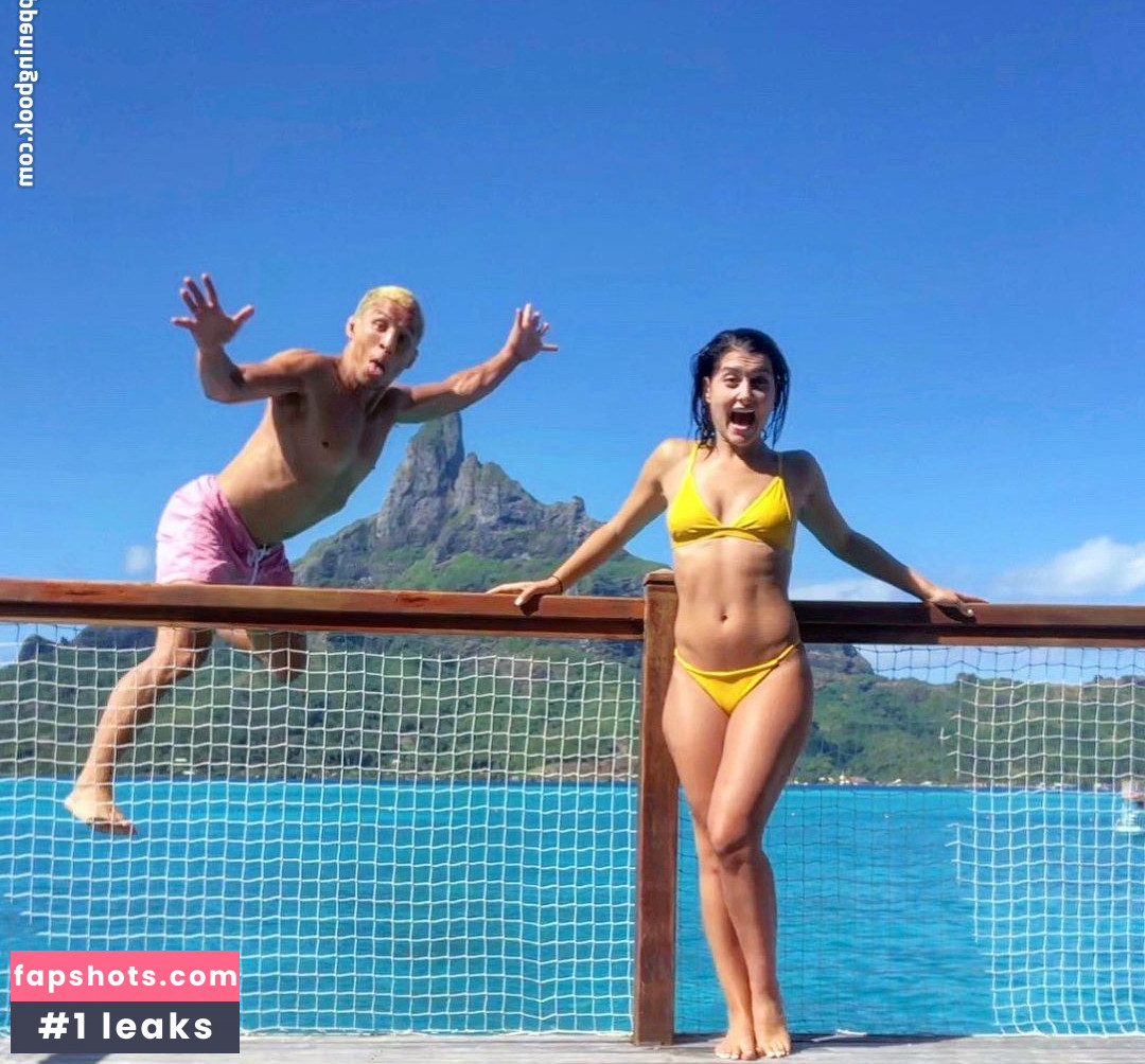 Megan Olivi gallery photo #28