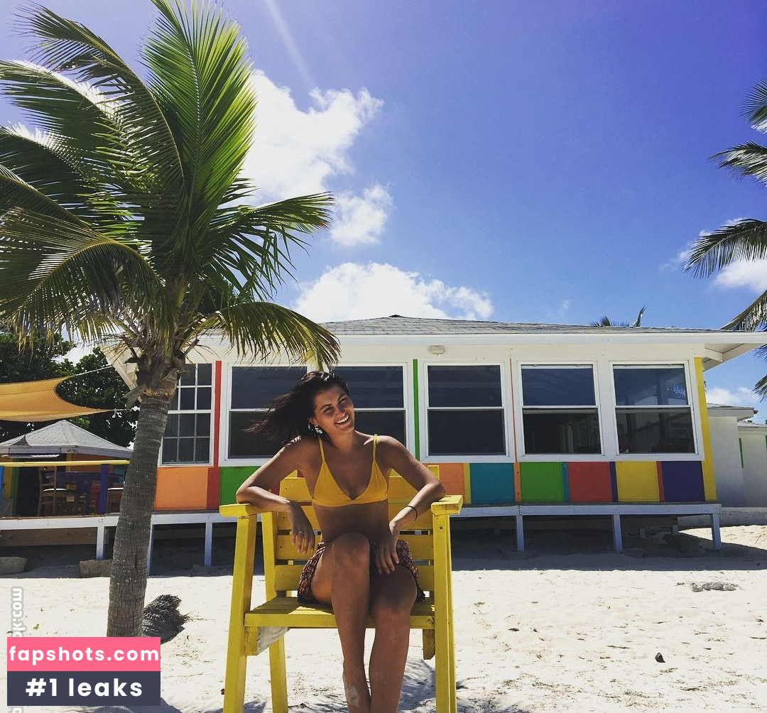 Megan Olivi gallery photo #30