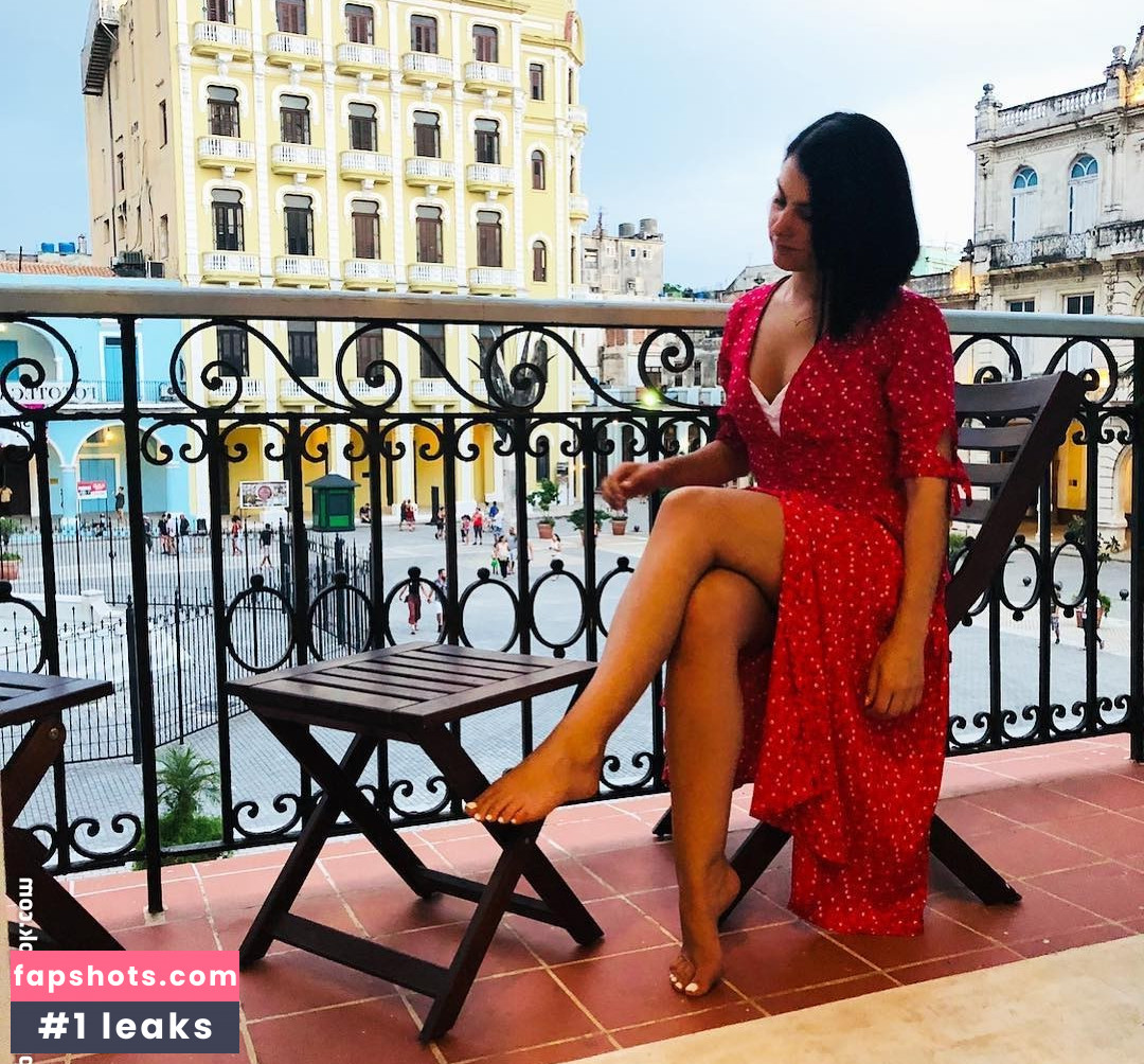 Megan Olivi gallery photo #31