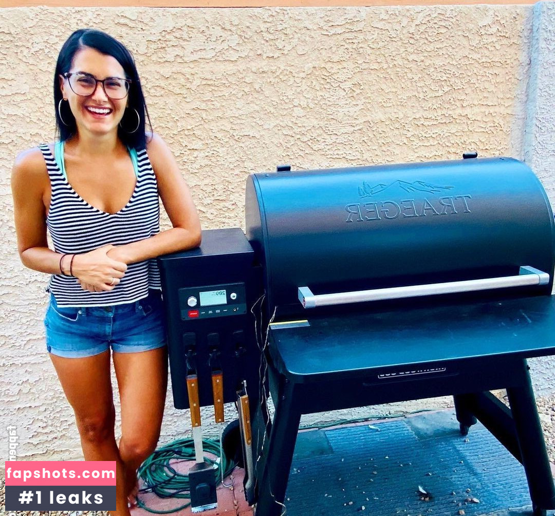 Megan Olivi gallery photo #32