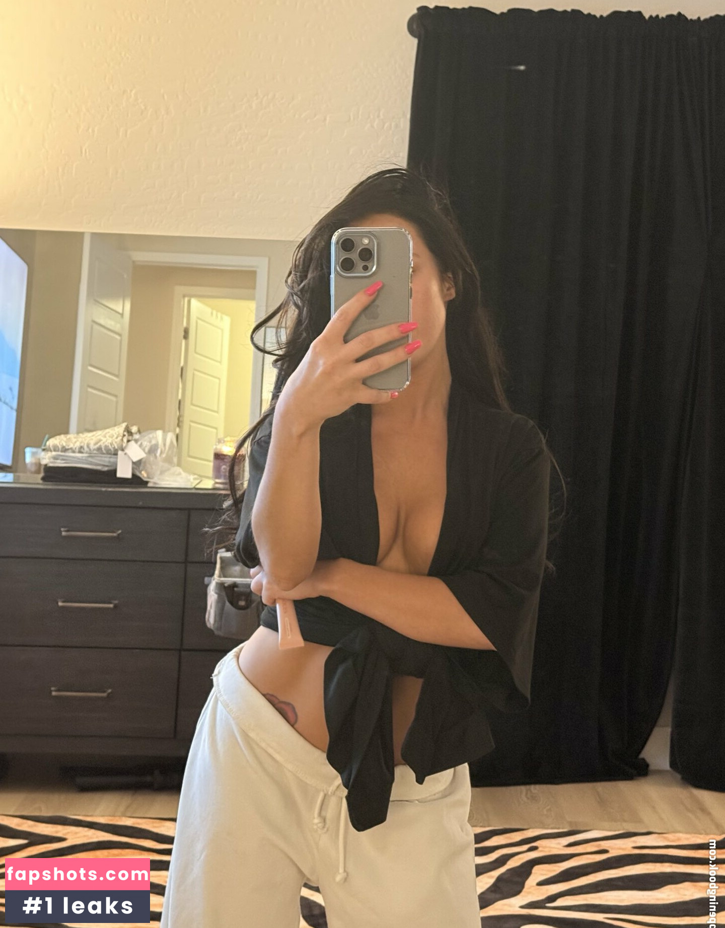 Megan Rain gallery photo #11