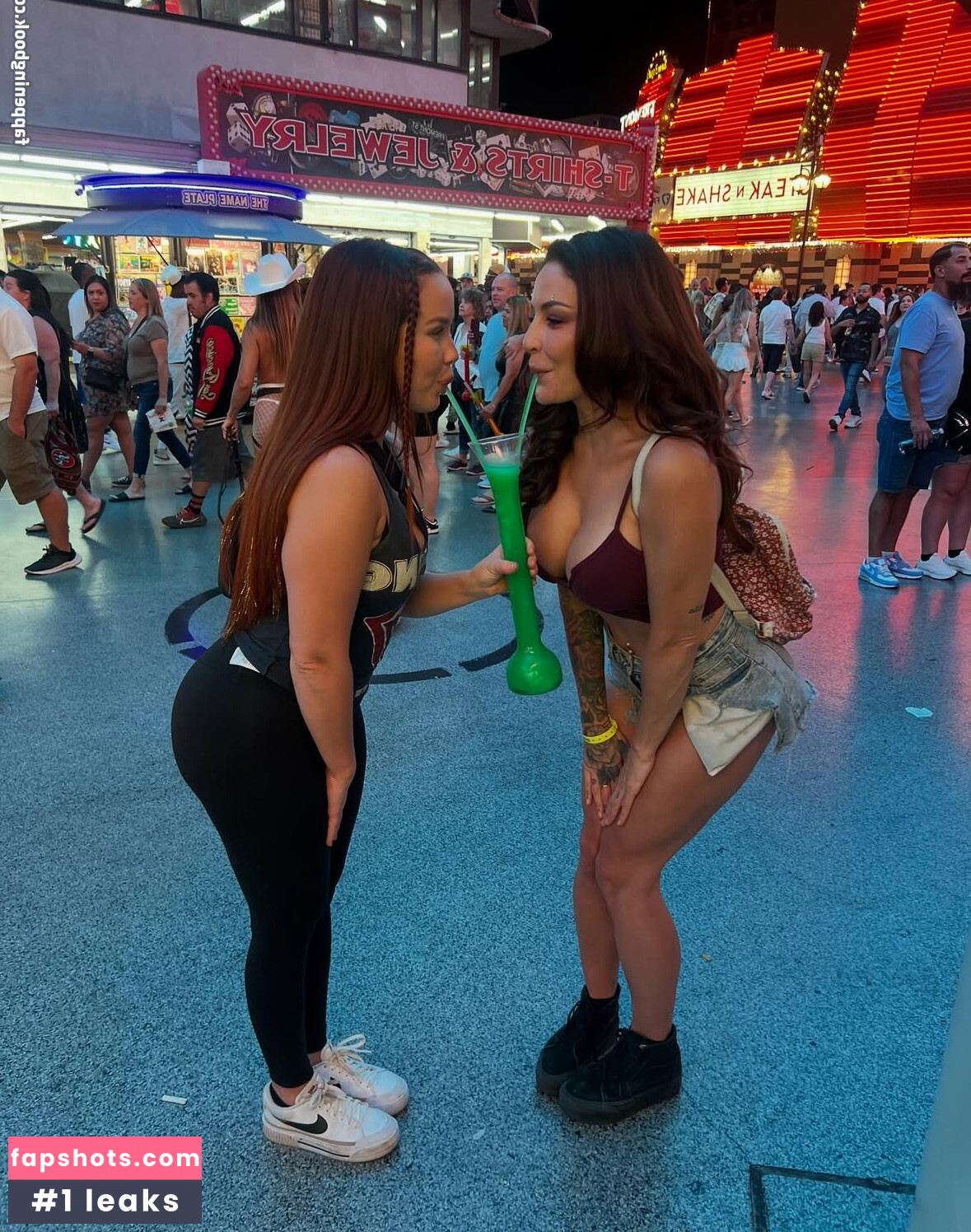 Megan Rain gallery photo #12