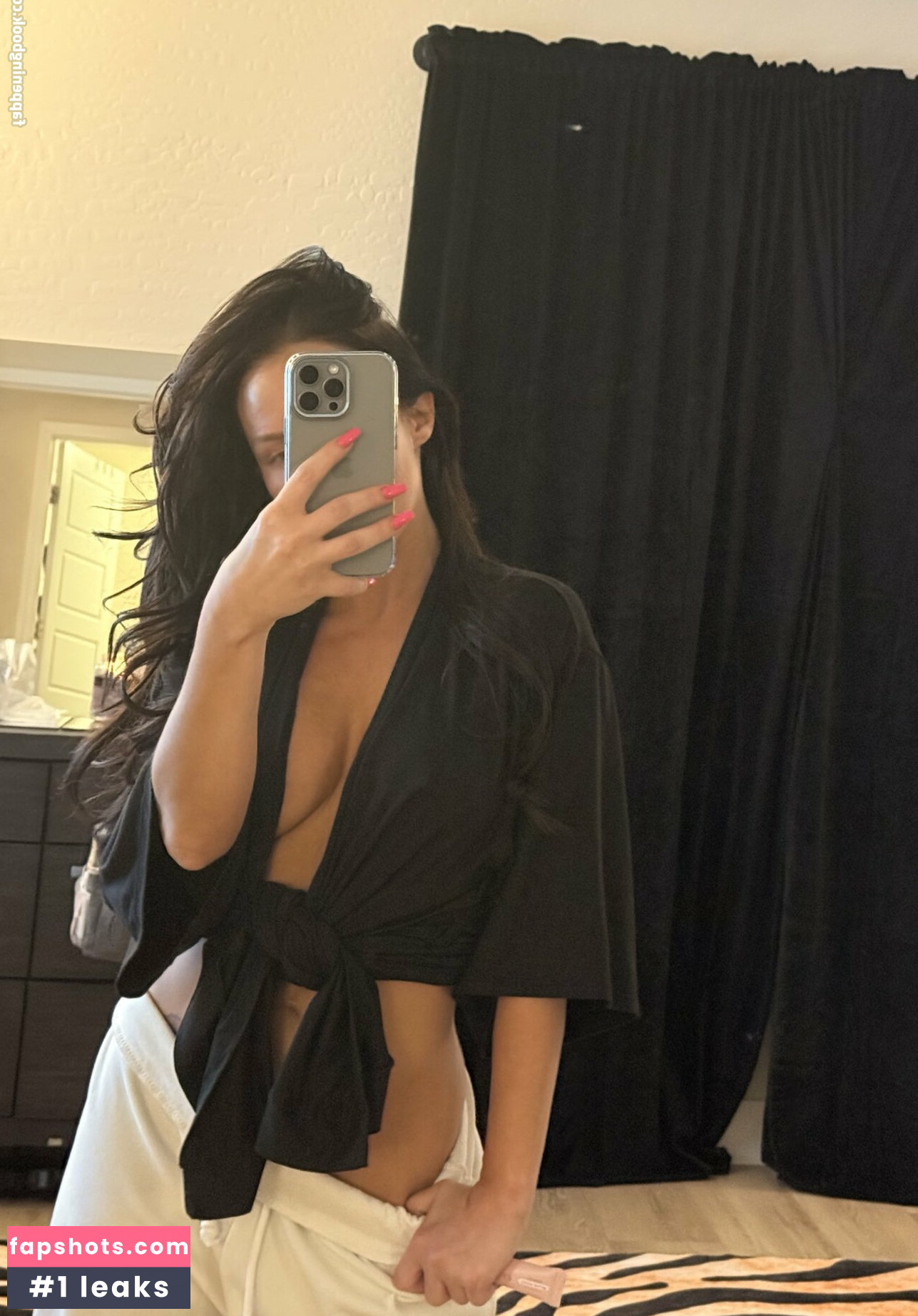 Megan Rain gallery photo #7