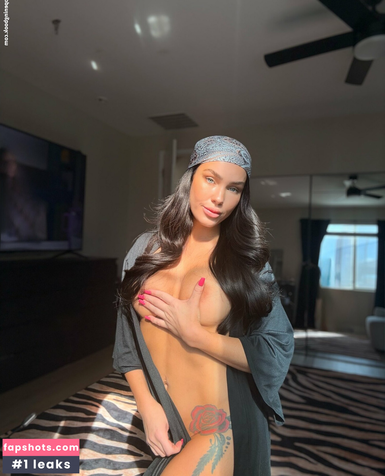 Megan Rain gallery photo #8