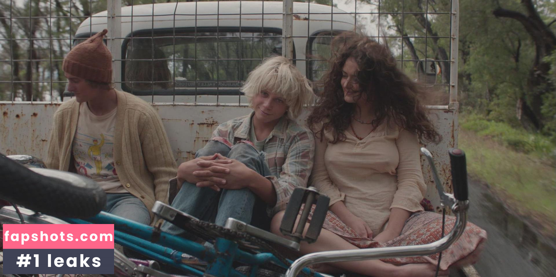 Megan Smart nude babe gallery