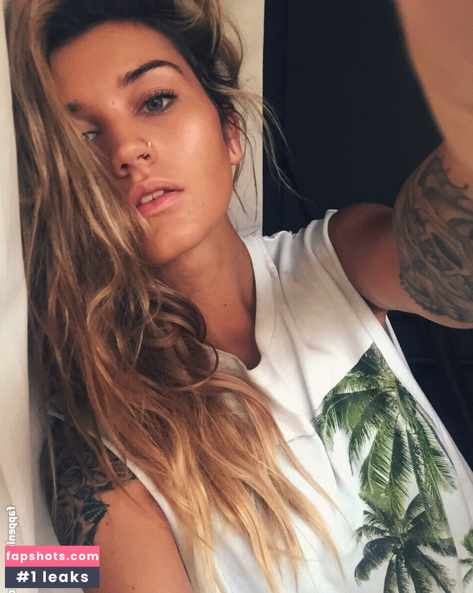 Megan Sullivan gallery photo #3