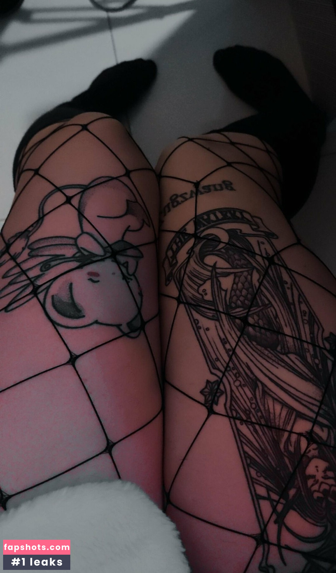 Megaptera nude babe gallery