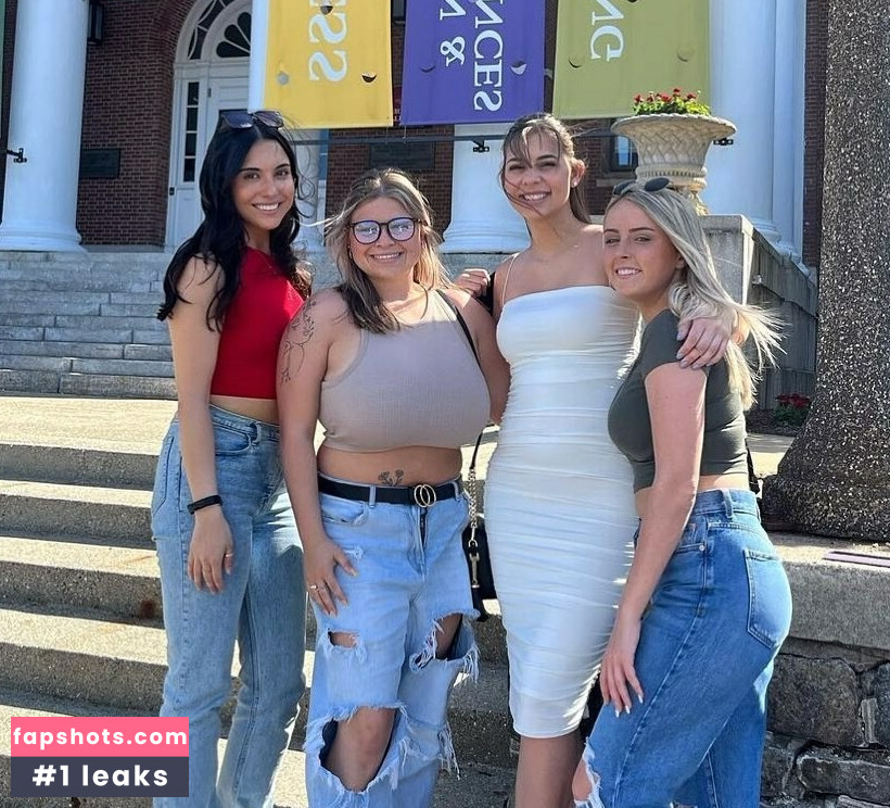 Meghan P gallery photo #4