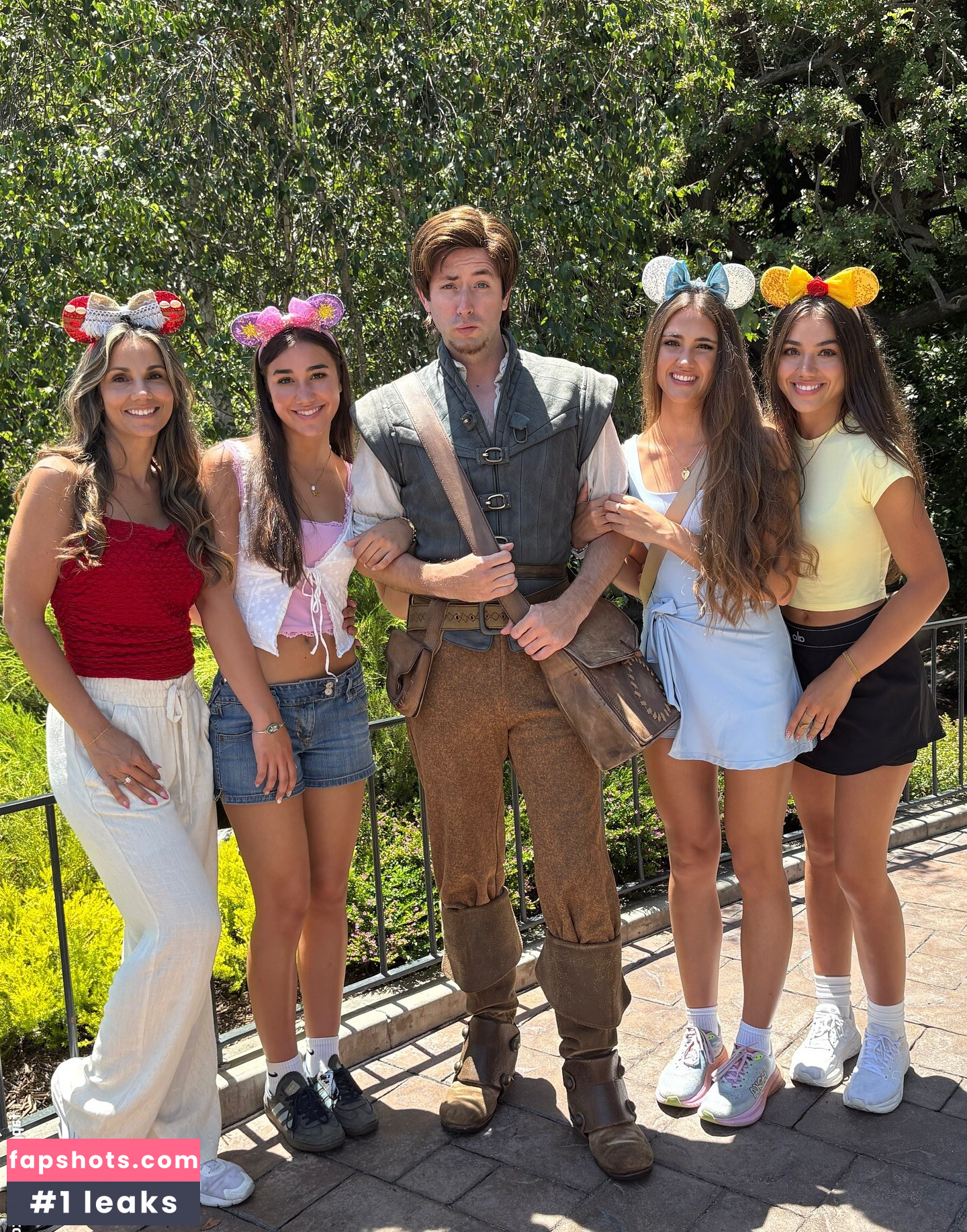 Megmuise gallery photo #14