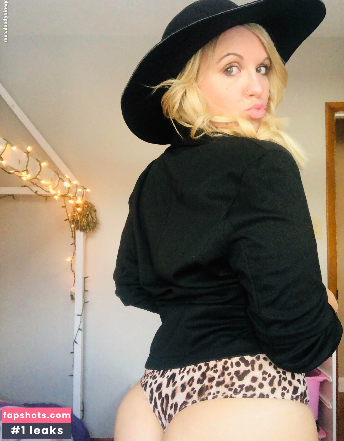 Megz777 gallery photo #2