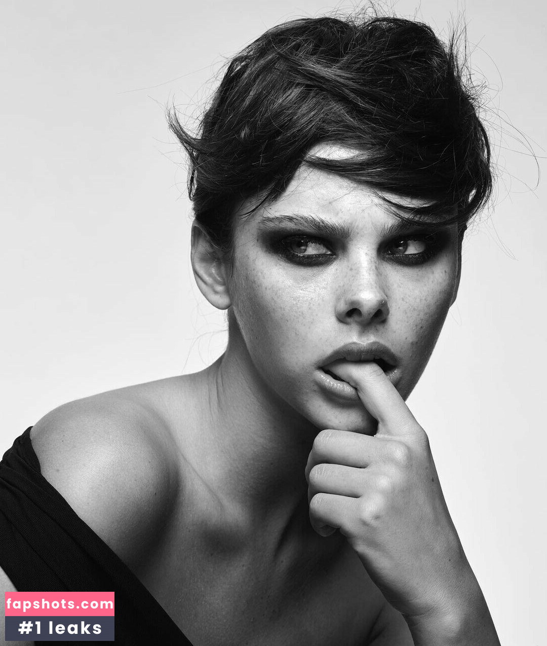 Meika Woollard gallery photo #47