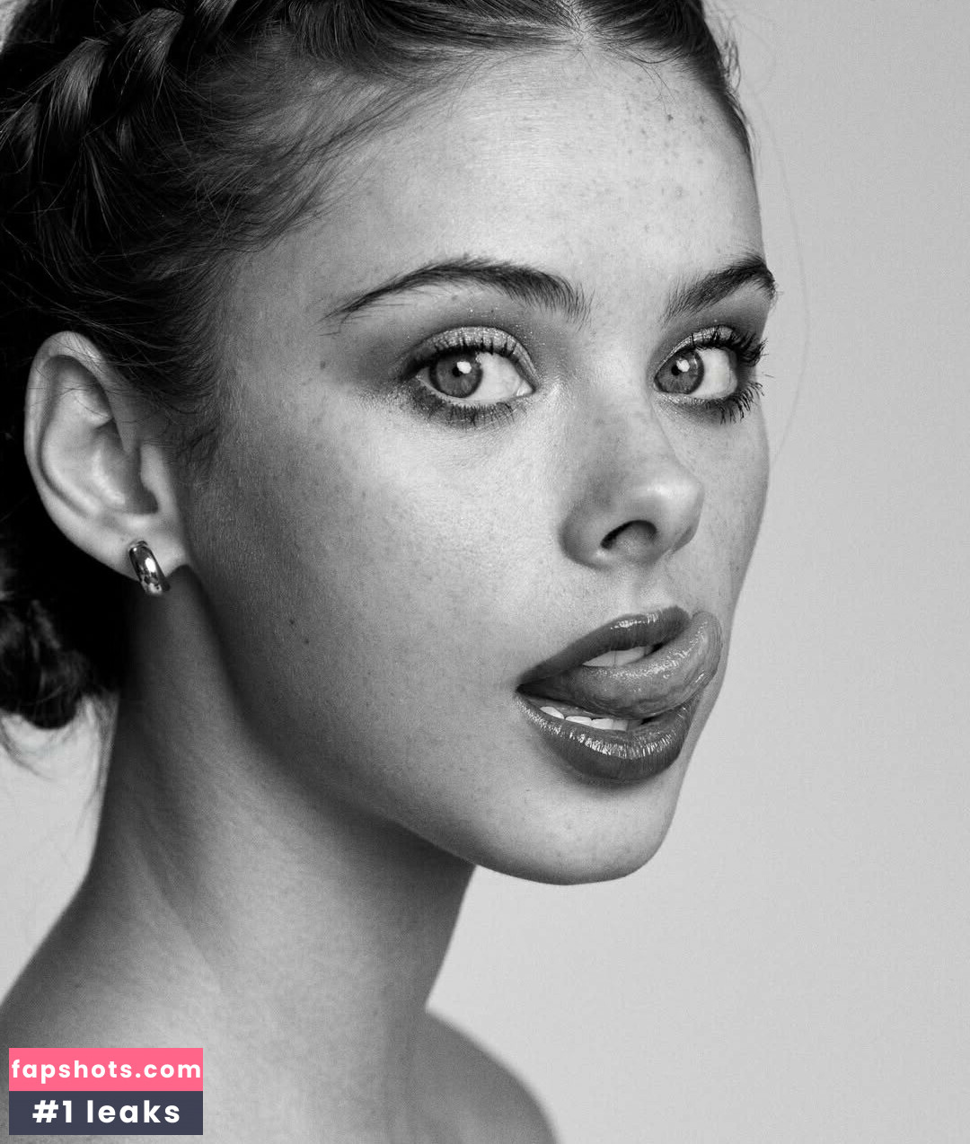 Meika Woollard gallery photo #51