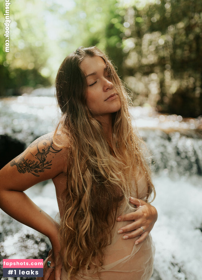 Mel Breia gallery photo #12