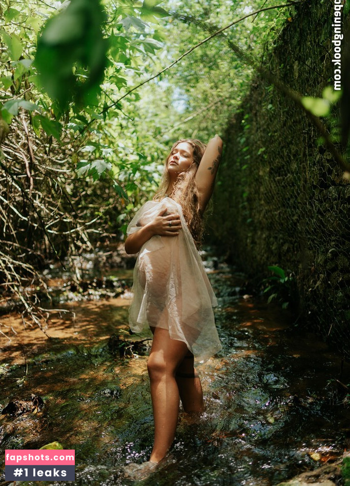 Mel Breia gallery photo #15