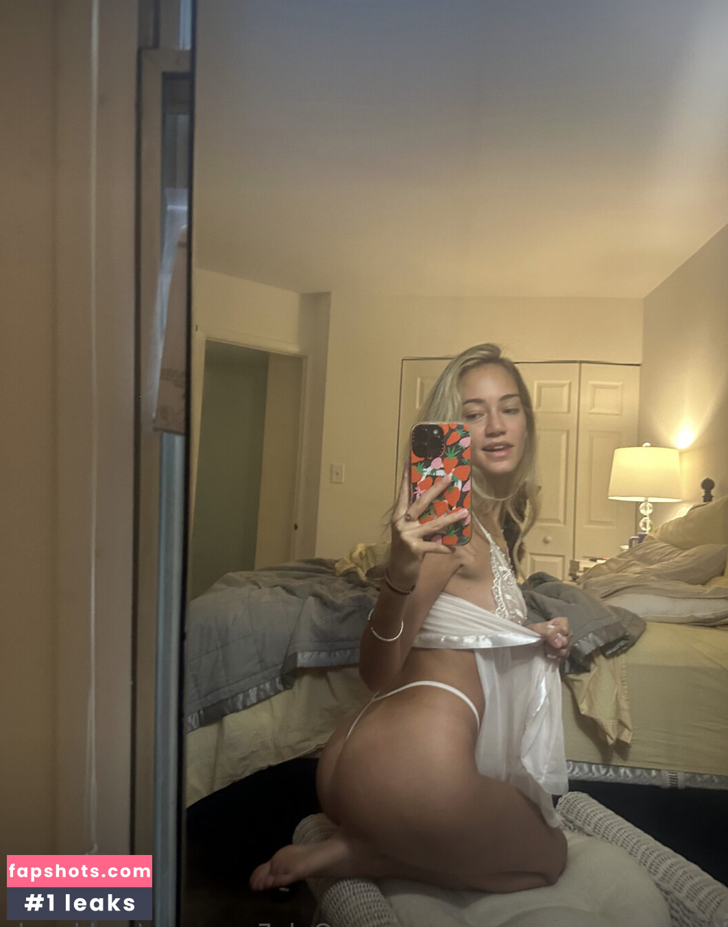 mel.lovely gallery photo #2