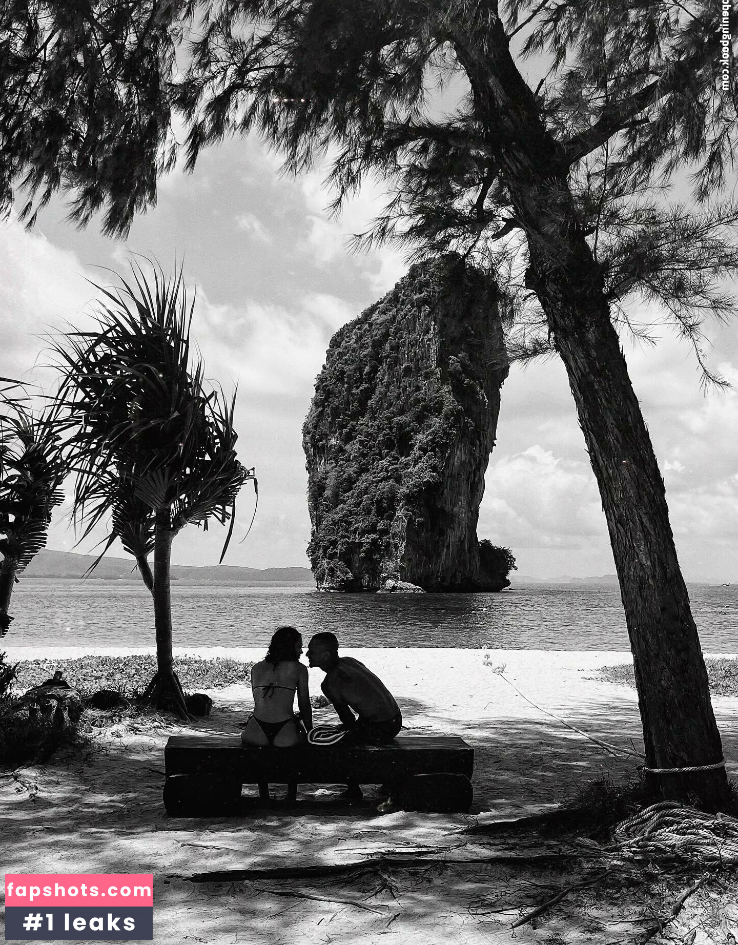 Mel Maia gallery photo #21