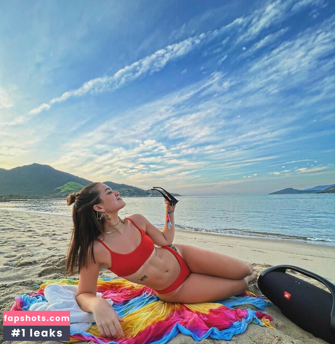 Mel Maia gallery photo #205