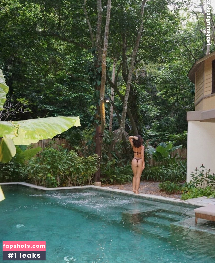 Mel Maia gallery photo #27