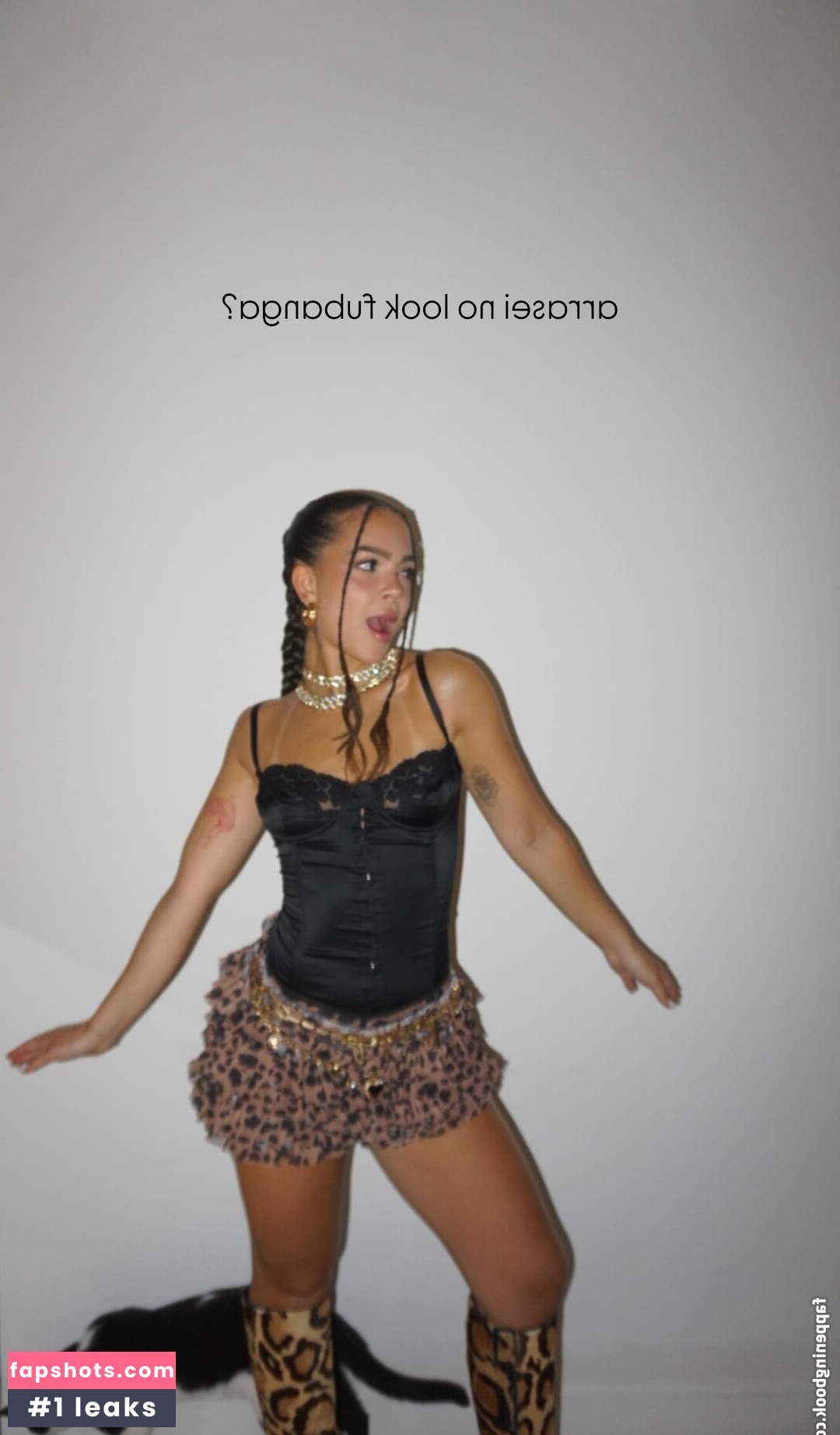 Mel Maia gallery photo #5