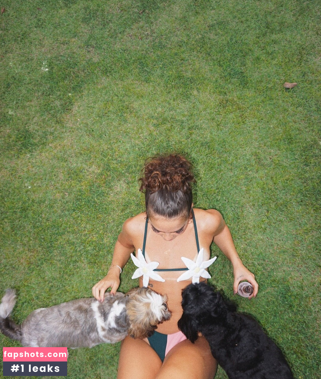 Mel Maia gallery photo #52