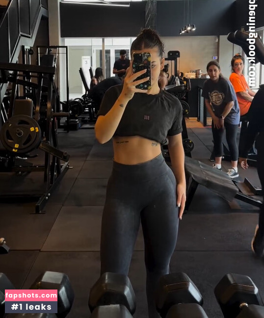 Mel Maia gallery photo #73