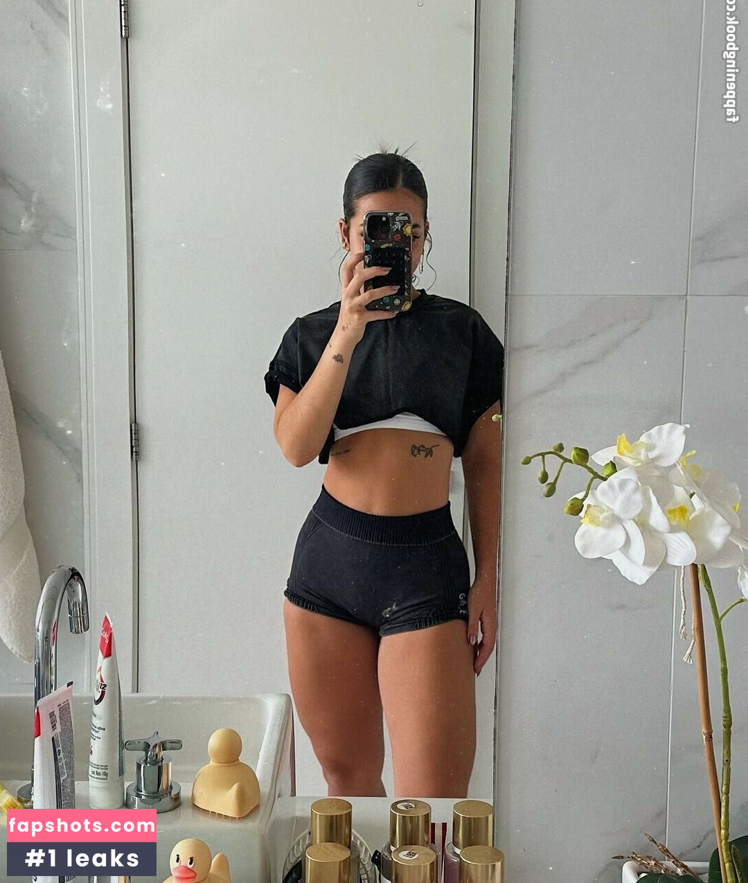 Mel Maia gallery photo #78