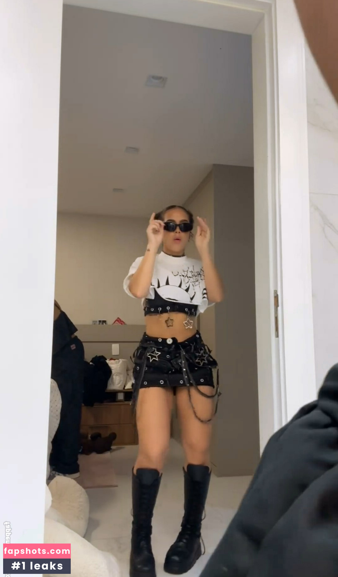 Mel Maia gallery photo #85