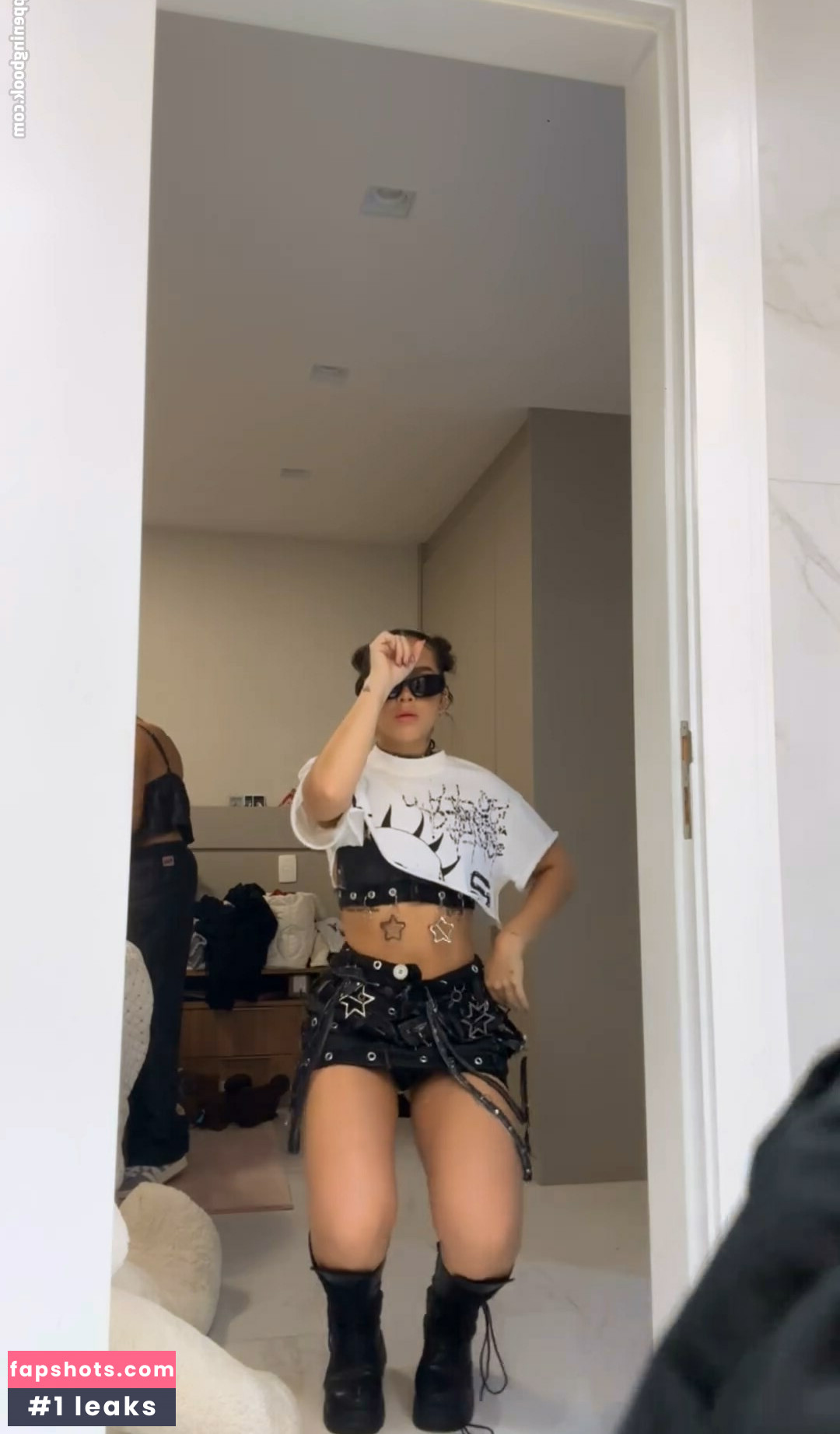 Mel Maia gallery photo #90