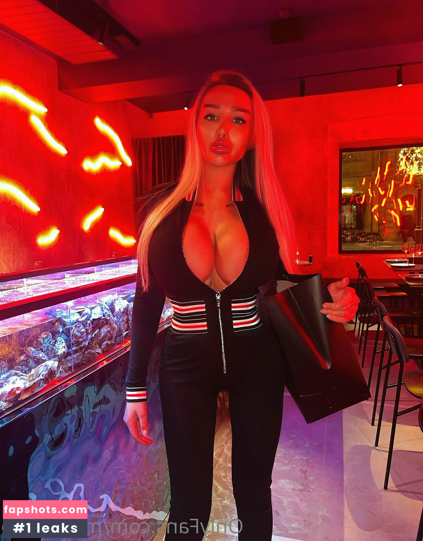 Melani VIP gallery photo #2