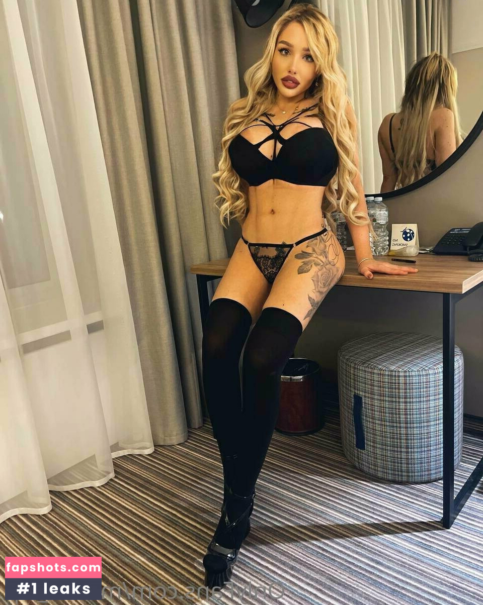 Melani VIP gallery photo #4