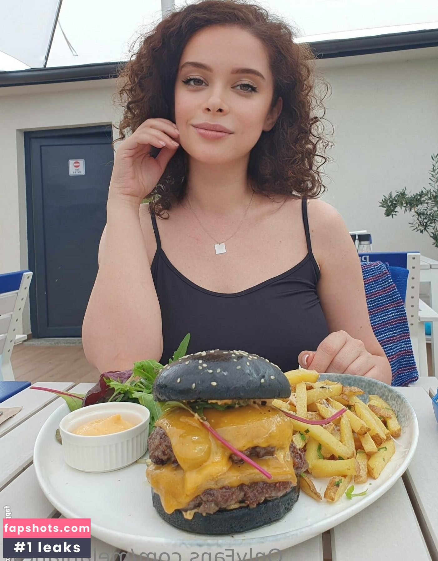 melanianew gallery photo #12