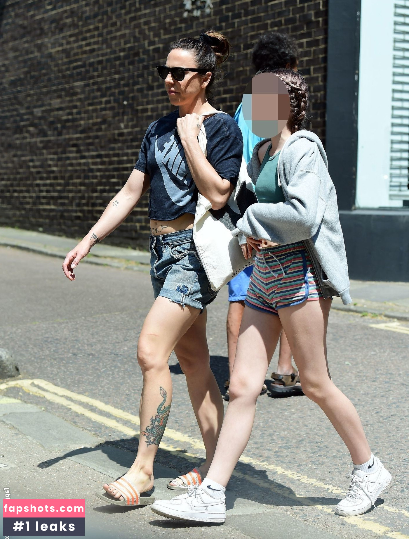 Melanie Chisholm gallery photo #48