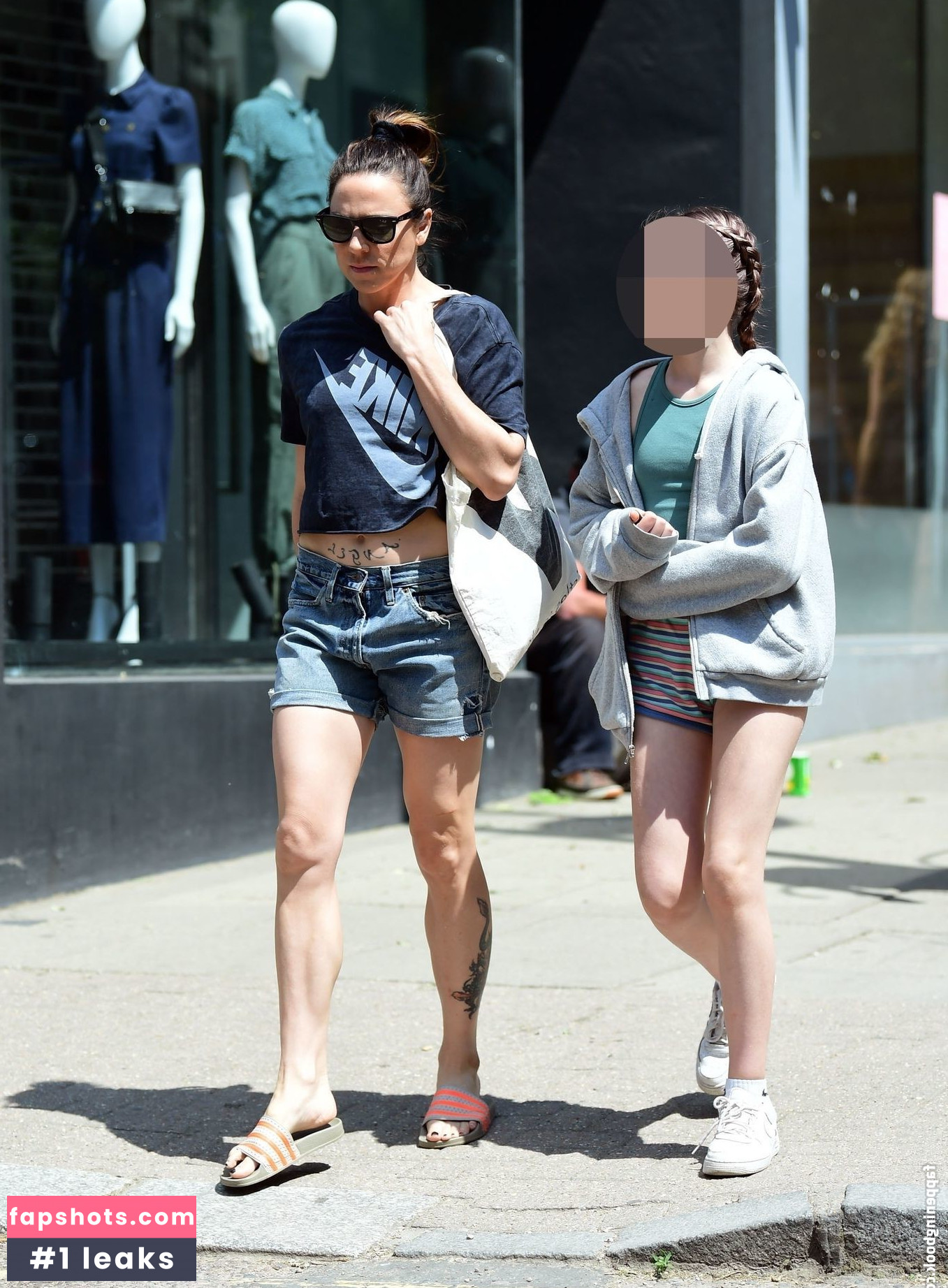 Melanie Chisholm gallery photo #49