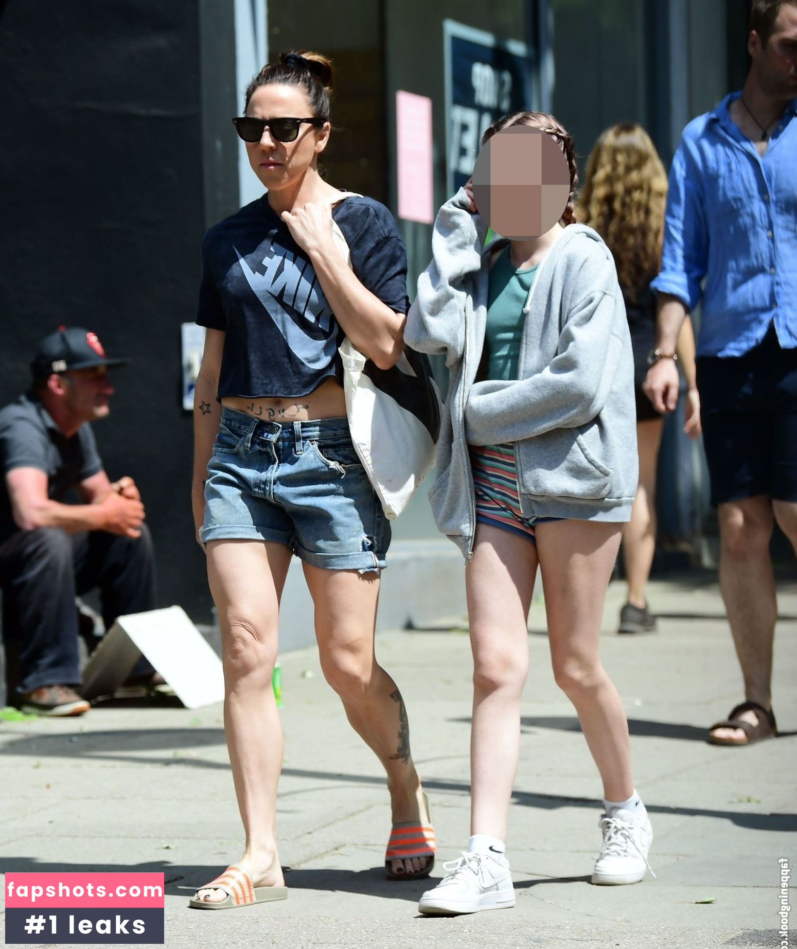 Melanie Chisholm gallery photo #50