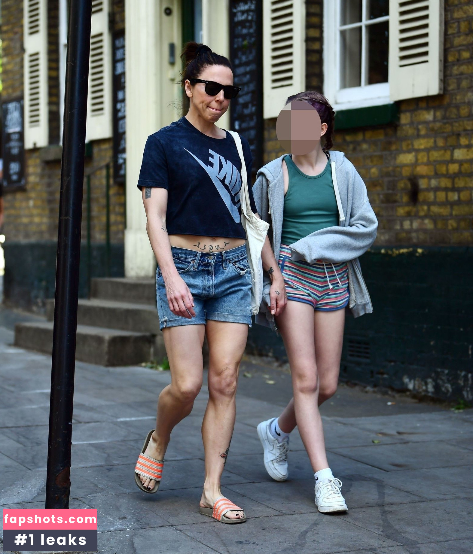 Melanie Chisholm gallery photo #53