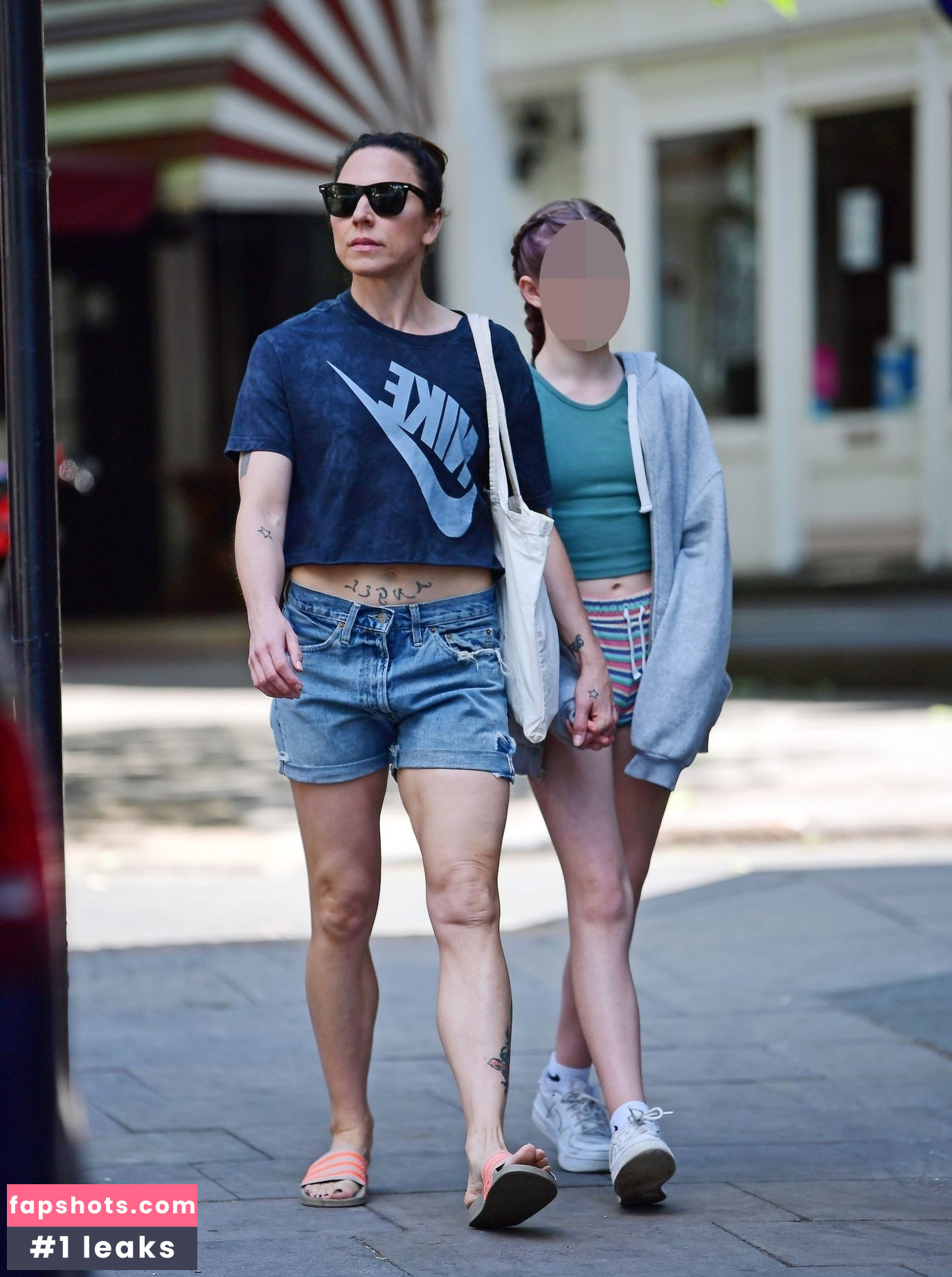 Melanie Chisholm gallery photo #56