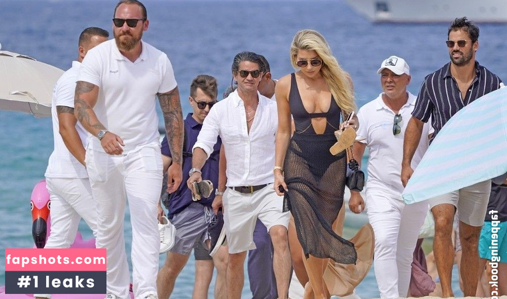 Melanie Collins gallery photo #4