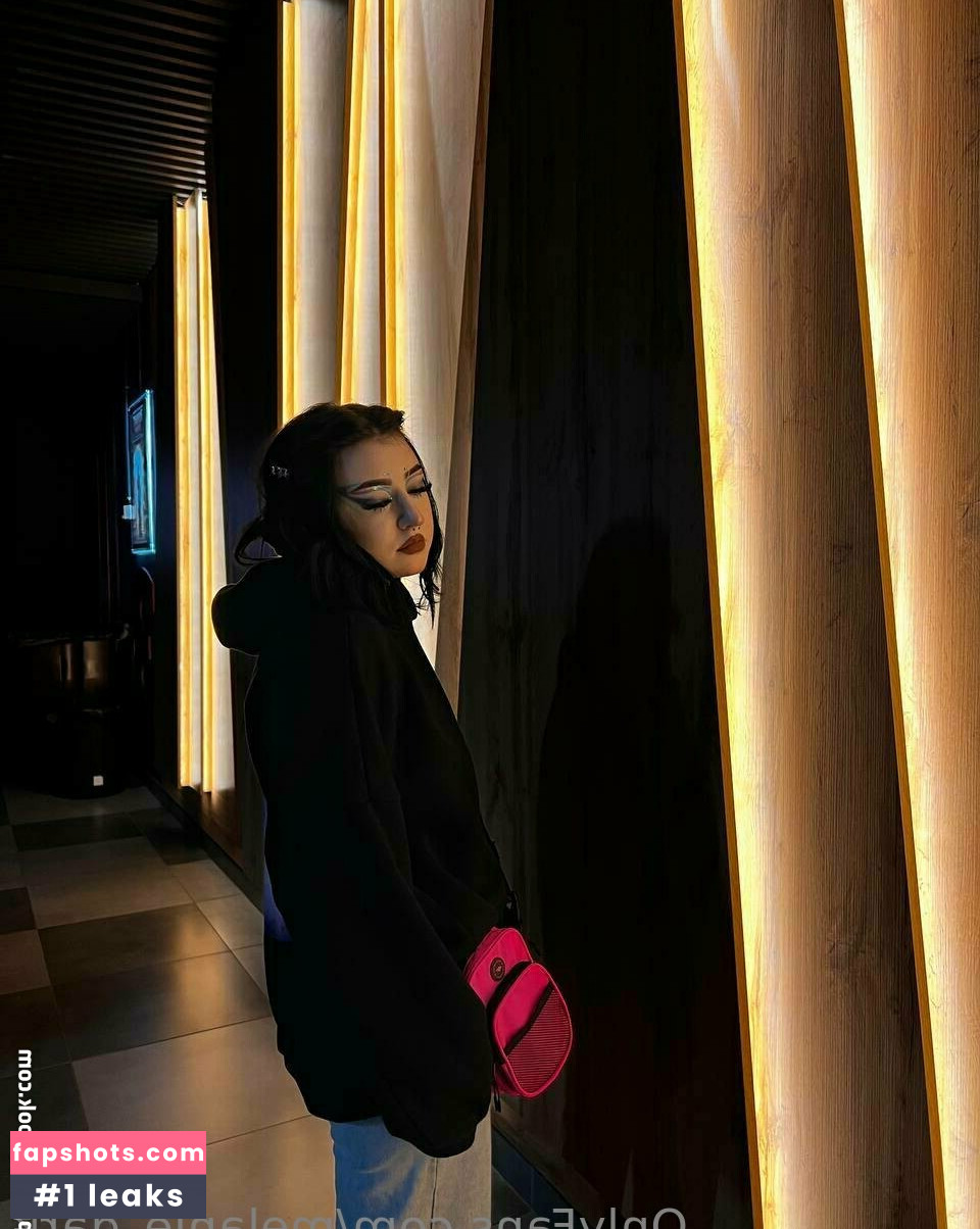 melanie_dark gallery photo #24