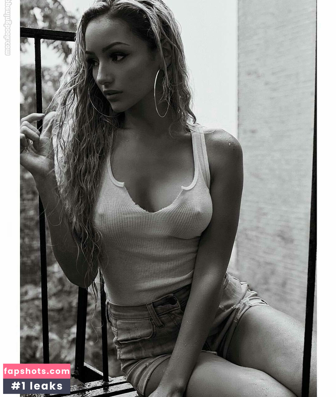 Melanie Iglesias gallery photo #35