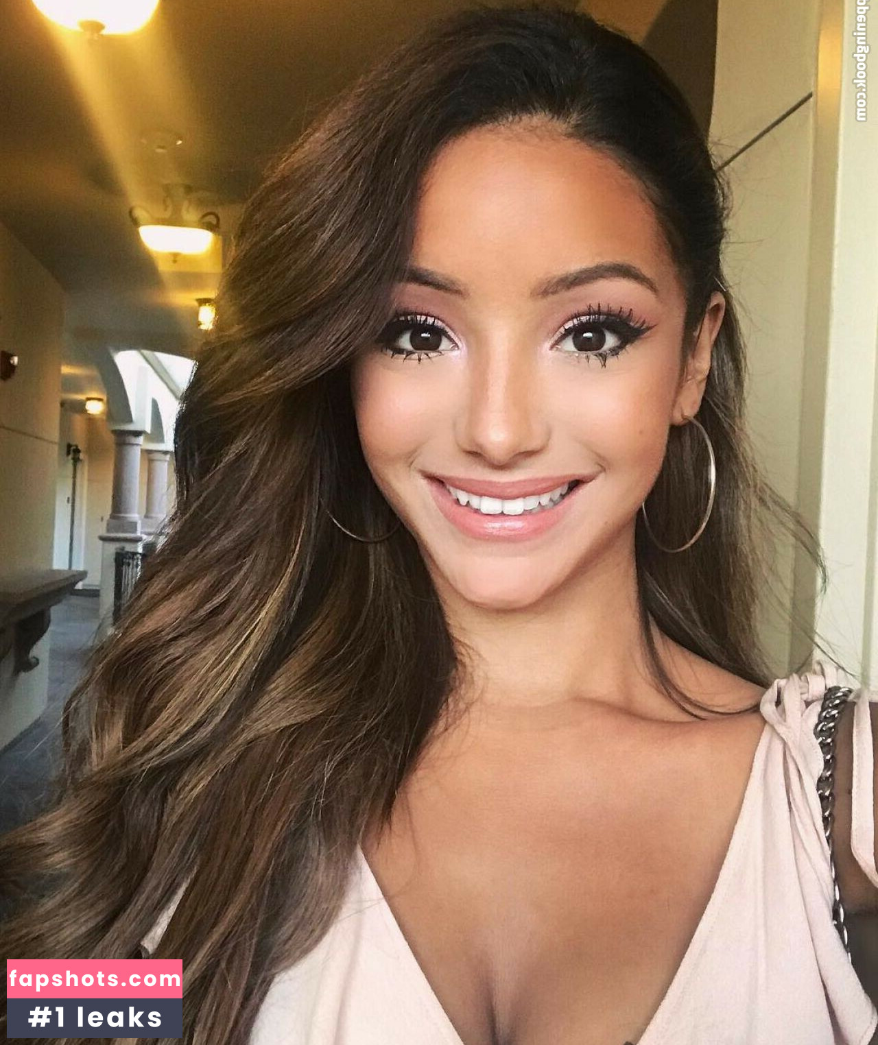 Melanie Iglesias gallery photo #7