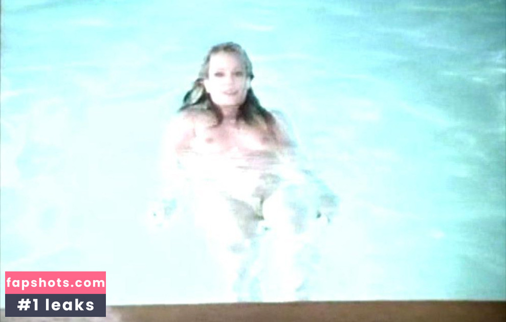 Melanie Kinnaman gallery photo #5