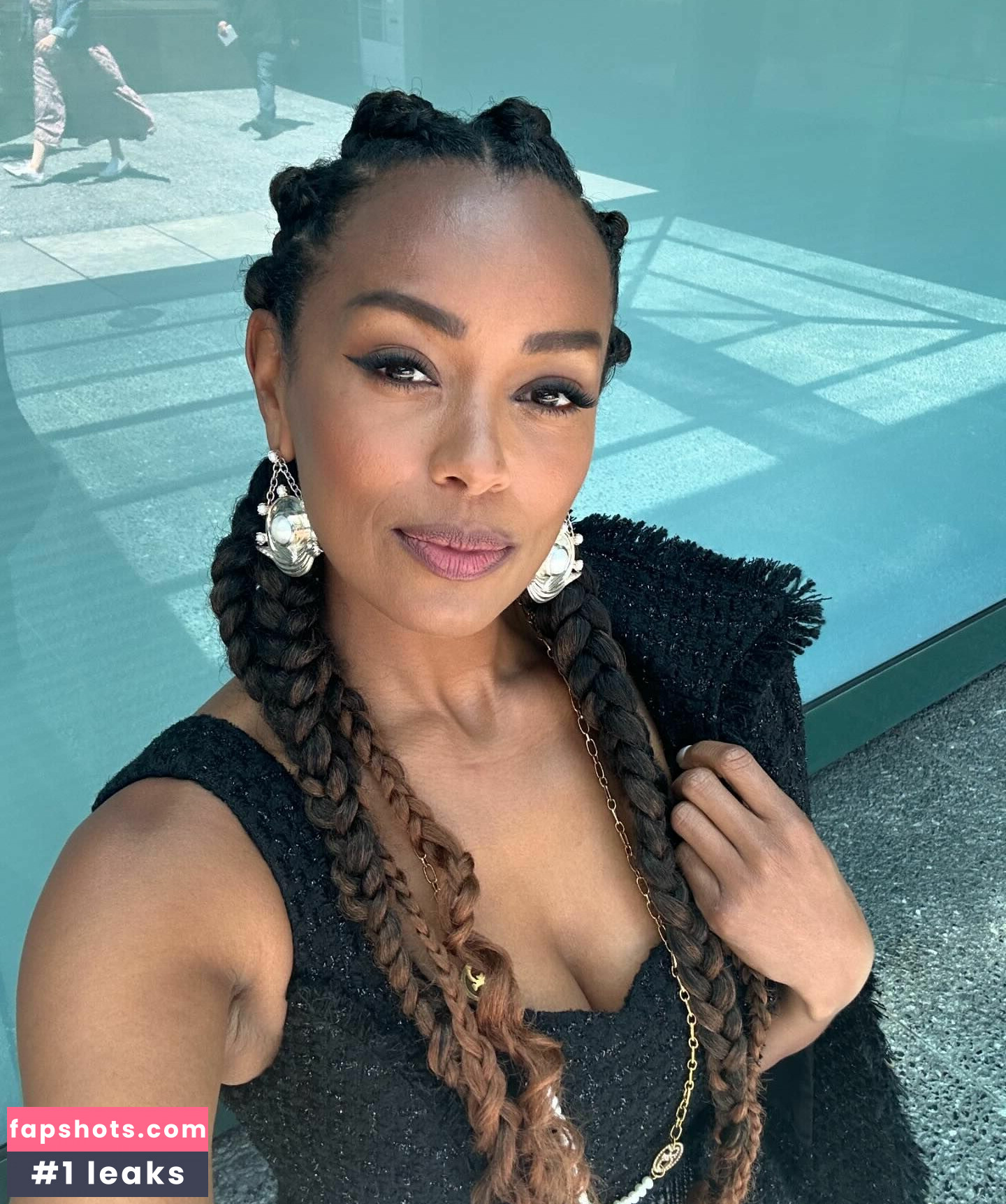 Melanie Liburd gallery photo #6