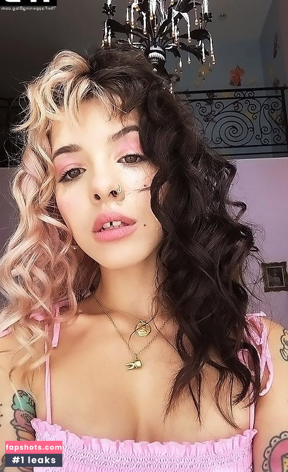 Melanie Martinez gallery photo #13