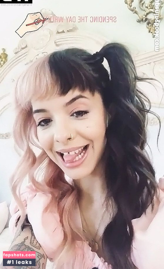 Melanie Martinez gallery photo #15
