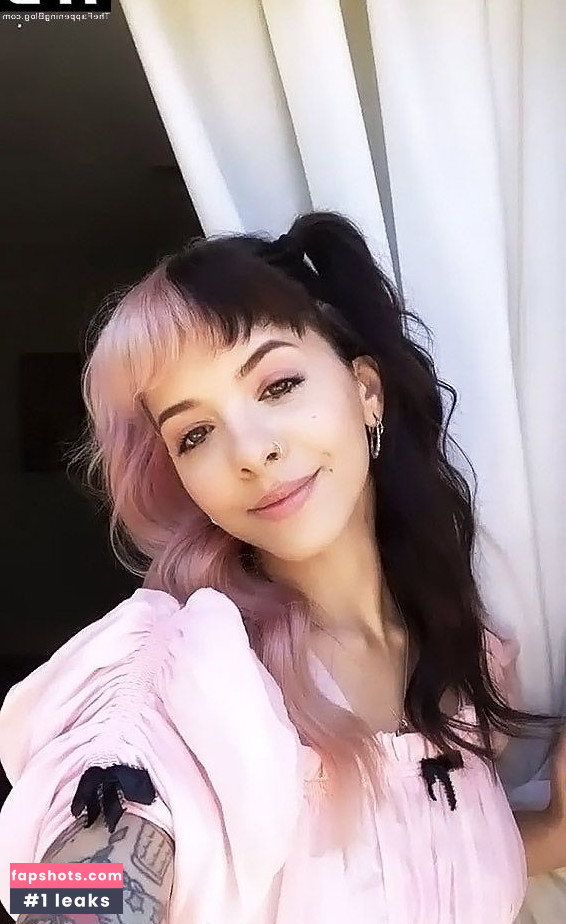 Melanie Martinez gallery photo #16
