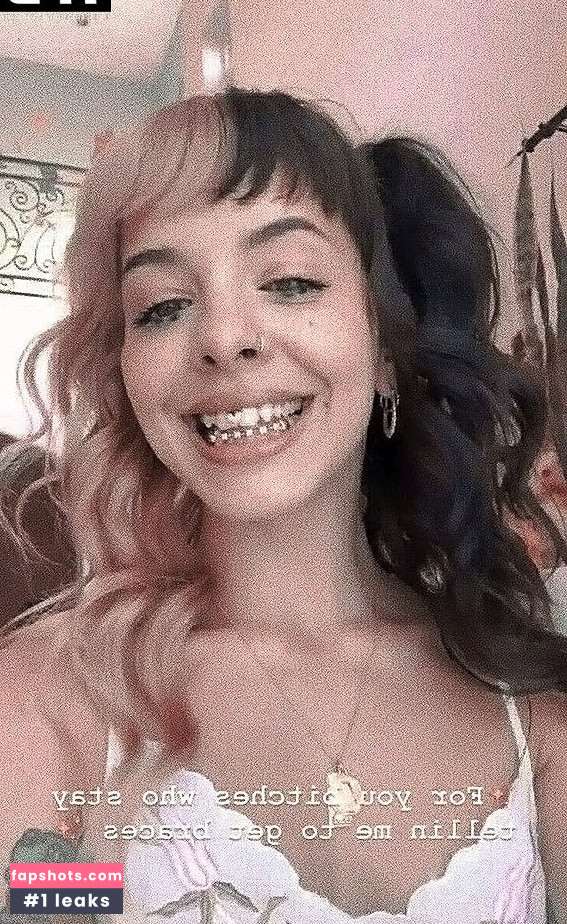 Melanie Martinez gallery photo #17