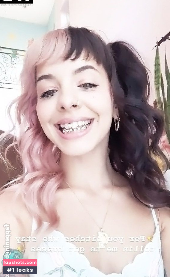 Melanie Martinez gallery photo #24